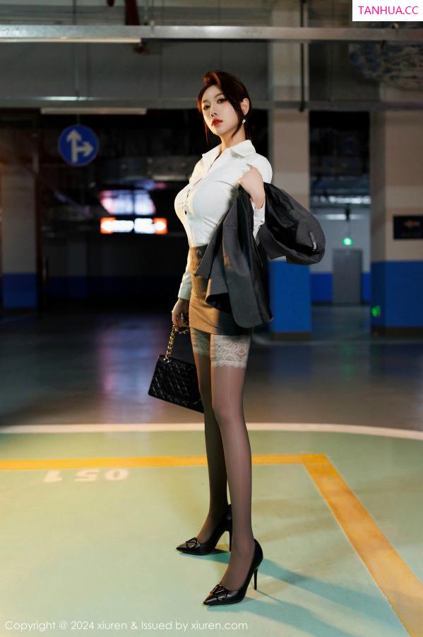 杨晨晨 sugar小甜心CC [XiuRen]高清写真图 2024.12.20 No.9634 杨晨晨Yome 黑丝美臀第4张图片